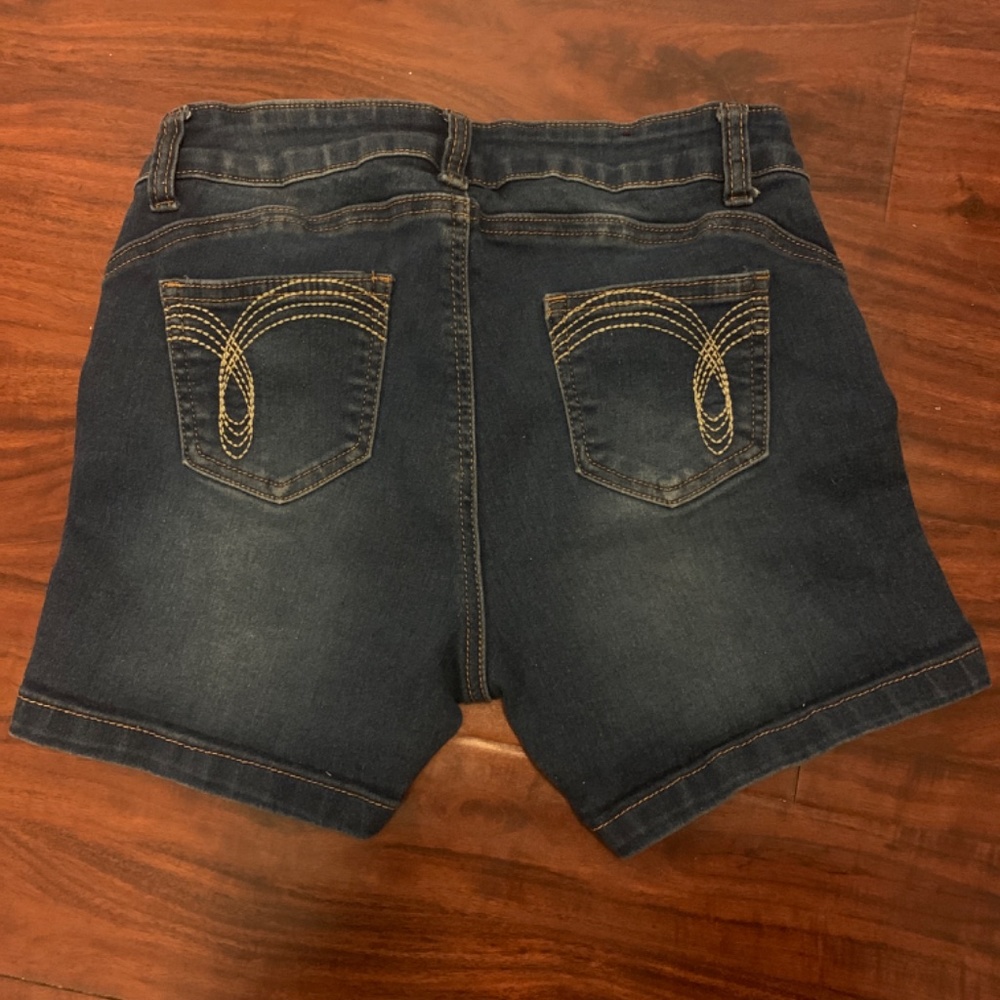 Shorts - Picture 2 of 3